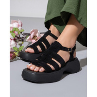 Черные замшевые босоножки на высокой подошве