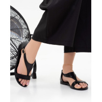 Черные низкие босоножки из натуральной кожи