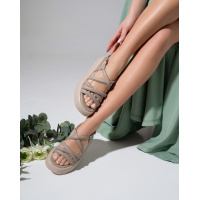 Бежевые кожаные босоножки с объемными ремешками