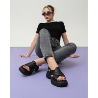 Черные кожаные босоножки на облегченной подошве