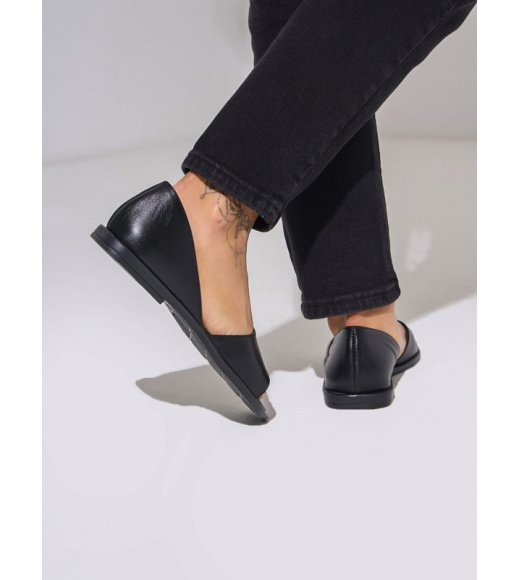 Черные низкие босоножки из натуральной кожи