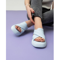 Голубые кожаные босоножки на облегченной подошве