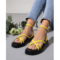 Желтые открытые босоножки из натуральной кожи