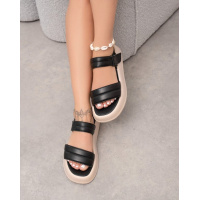 Черные босоножки на высокой подошве