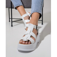 Белые босоножки из кожи с тиснением