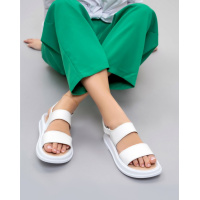 Белые кожаные босоножки на завышенной подошве