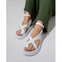 Белые открытые босоножки из натуральной кожи