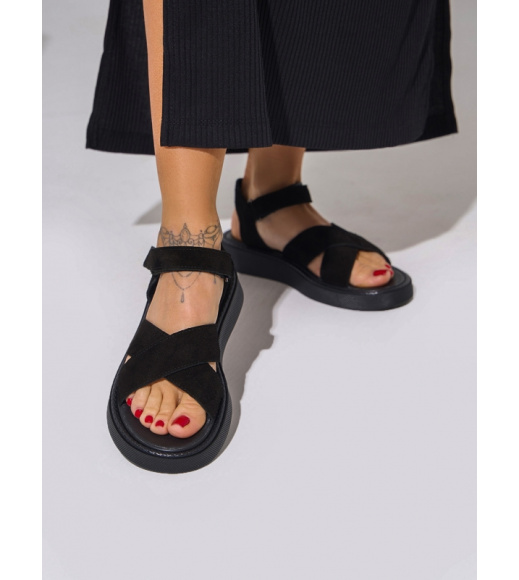 Замшевые черные босоножки на липучке