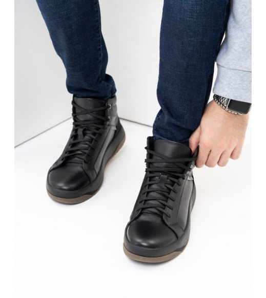 Черные демисезонные ботинки на шнуровке