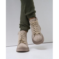 Бежевые замшевые ботинки со шнуровкой