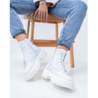 Белые демисезонные ботинки на грубой подошве