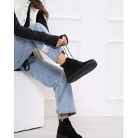 Черные замшевые ботинки со шнуровкой