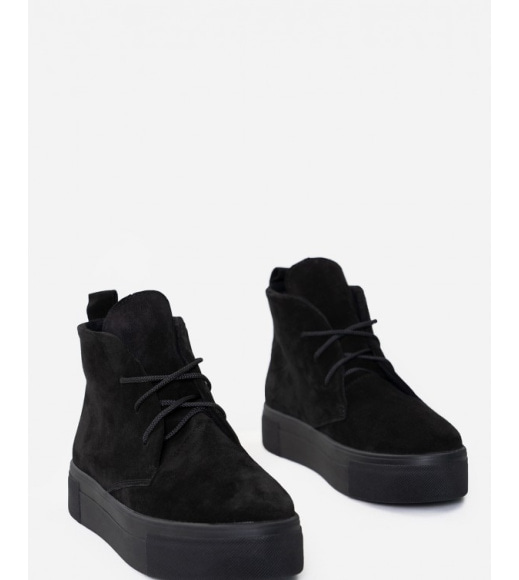 Черные замшевые ботинки со шнуровкой