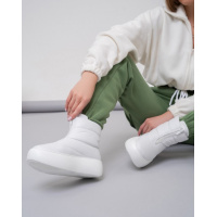 Белые теплые ботинки дутики