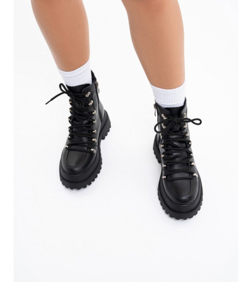 Чорні утеплені байкою черевики зі шнурівкою