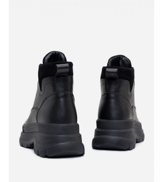Чорні теплі черевики у спортивному стилі