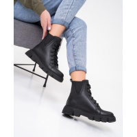Черные теплые ботинки с эластичными вставками