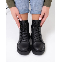 Чорні теплі черевики з еластичними вставками
