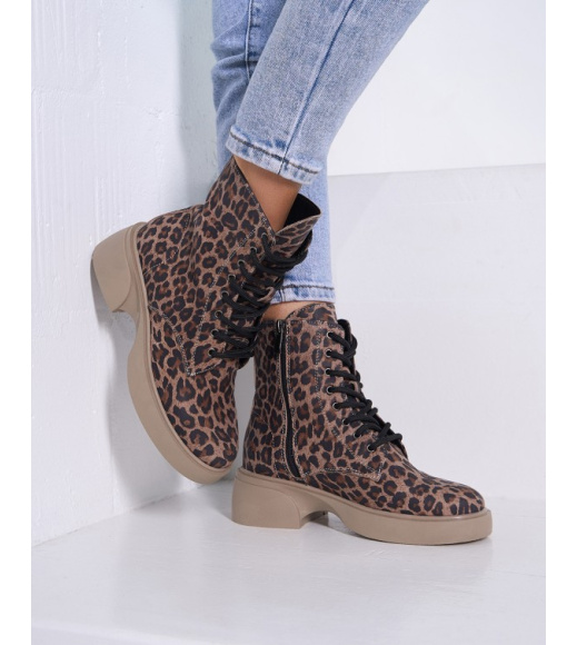Кожаные демисезонные ботинки с леопардовым принтом