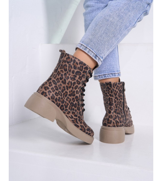 Кожаные демисезонные ботинки с леопардовым принтом