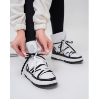 Бело-черные высокие луноходы с тесемками