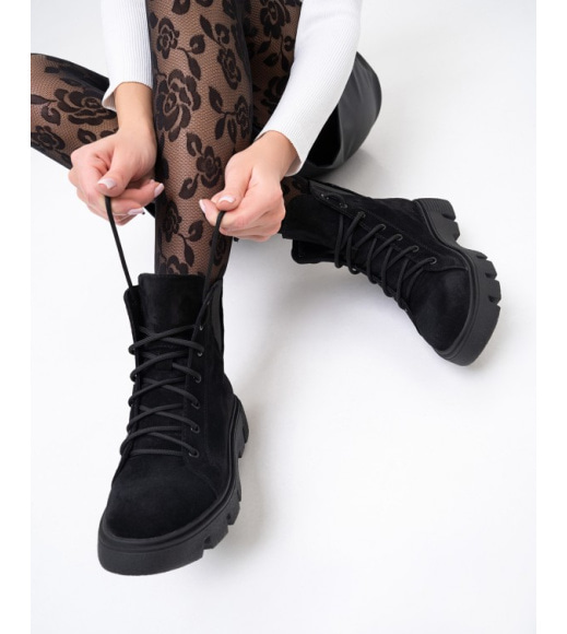 Чорні замшеві черевики з еластичними вставками