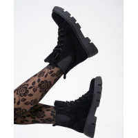 Черные замшевые ботинки с эластичными вставками