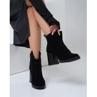 Замшевые черные ботильоны на каблуках