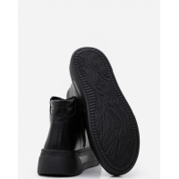 Черные кожаные ботинки на байке