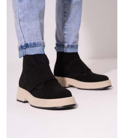 Замшевые теплые ботинки на липучке