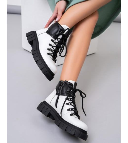 Чорно-білі теплі черевики на хутрі