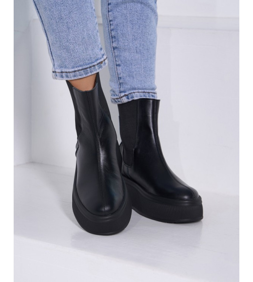 Высокие челси из черной кожи на байке