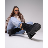 Черные теплые ботинки из замши на платформе