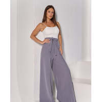 Серые брюки кроя на запах