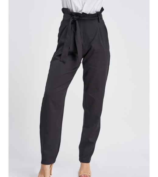 Черные брюки-дудочки с рюшами на поясе