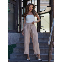 Бежевые льняные брюки бананы с акцентными пуговицами