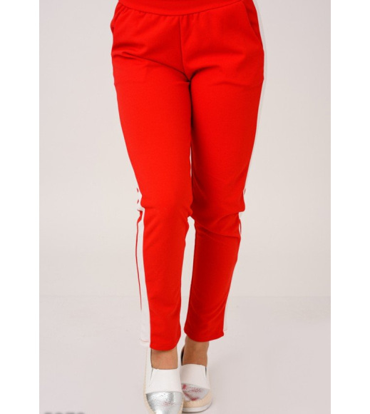 Красные укороченные брюки с нешироким белым лампасом