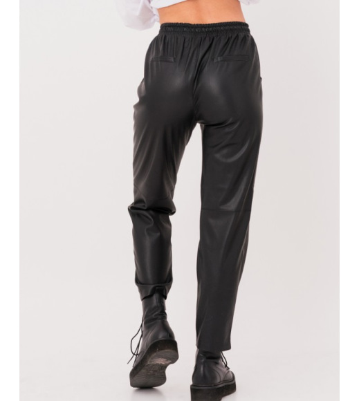 Черные свободные брюки из эко-кожи