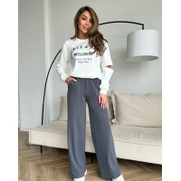 Серые брюки широкого кроя