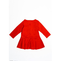 Красное однотонное платье с карманом и расклешенной юбочкой