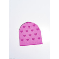 Розовая демисезонная шапка с сердечками