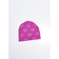 Розовая демисезонная шапка с нашивкой и снежинками