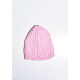 Розовая однотонная шапка фактурной вязки