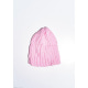 Розовая однотонная шапка фактурной вязки