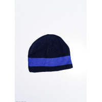 Темно-синяя демисезонная шапка с синей полоской