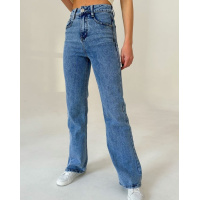 Голубые джинсы прямого кроя