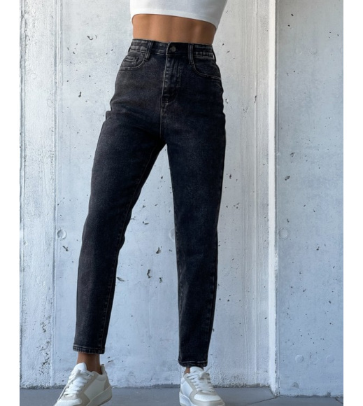 Серые винтажные джинсы Момы на байке