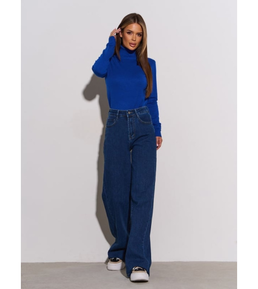 Синие джинсы трубы прямого кроя