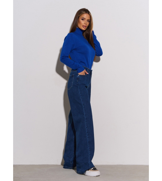 Синие джинсы трубы прямого кроя