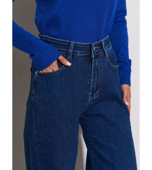 Синие джинсы трубы прямого кроя